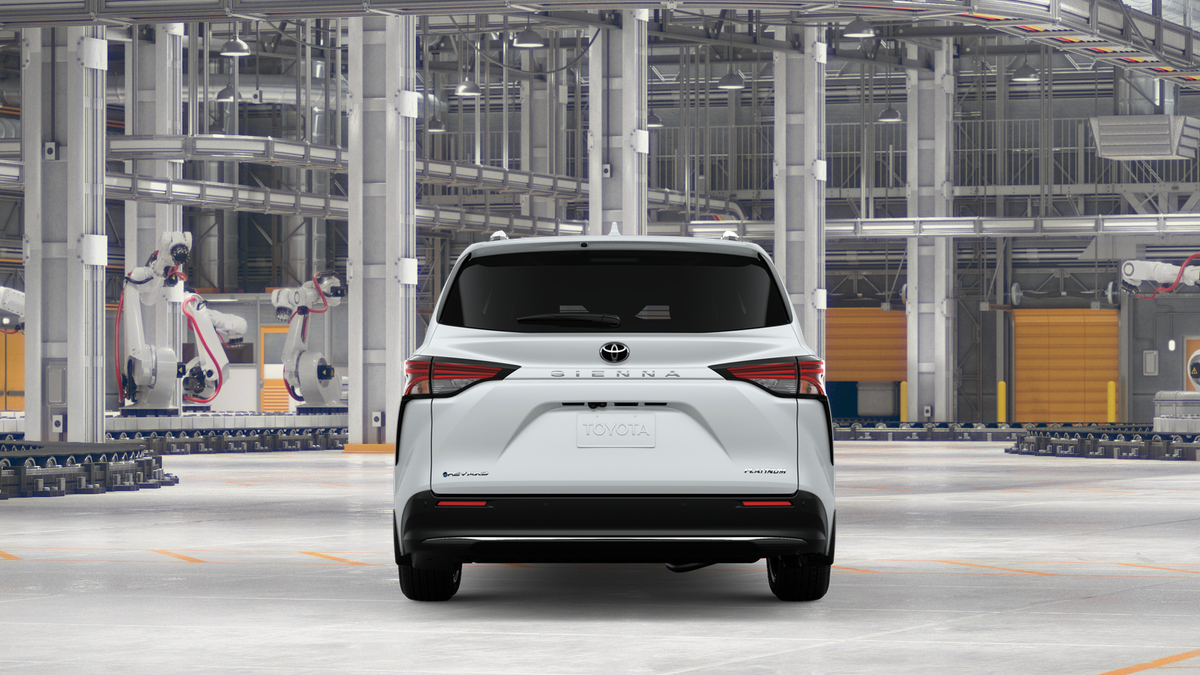 New 2026 Wind Chill Pearl Toyota Platinum image 8