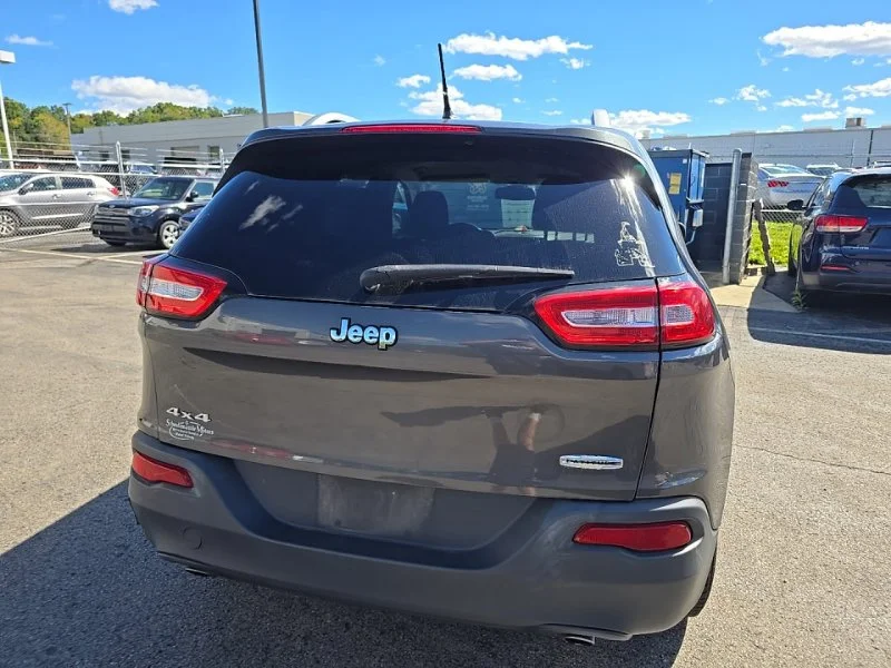 Used 2014 Gray Jeep Latitude image 6