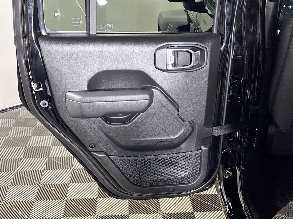 New 2026 Black Clear-Coat Exterior Paint Jeep 85th Anniversary Edition image 19