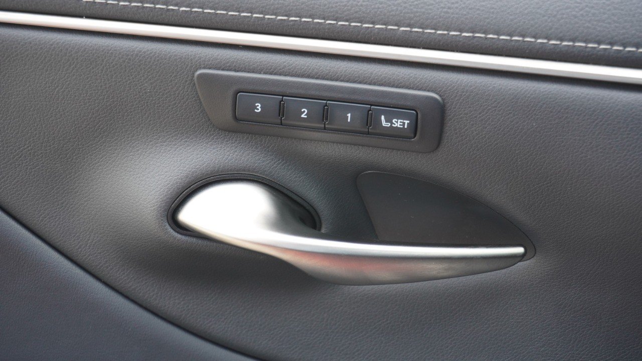Used 2022 Red Lexus ES 350 image 20