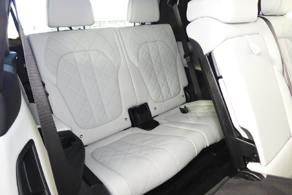 Used 2023 Skyscraper Gray Metallic BMW xDrive40i image 21