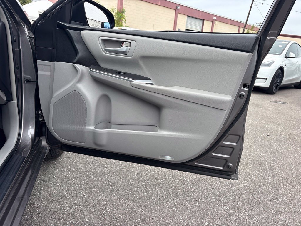 Used 2015 Gray Toyota LE image 19