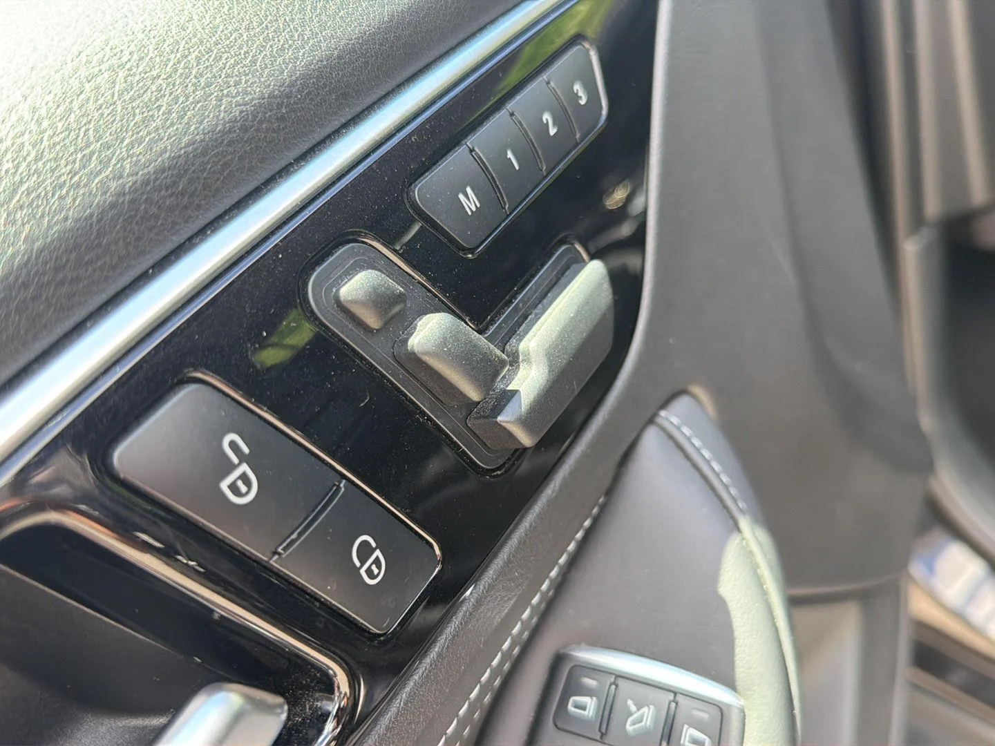 Used 2018 Malbec Black INFINITI Luxury image 11