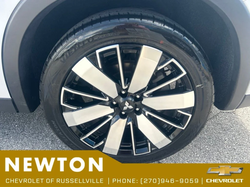 Used 2025  Mitsubishi SE image 49