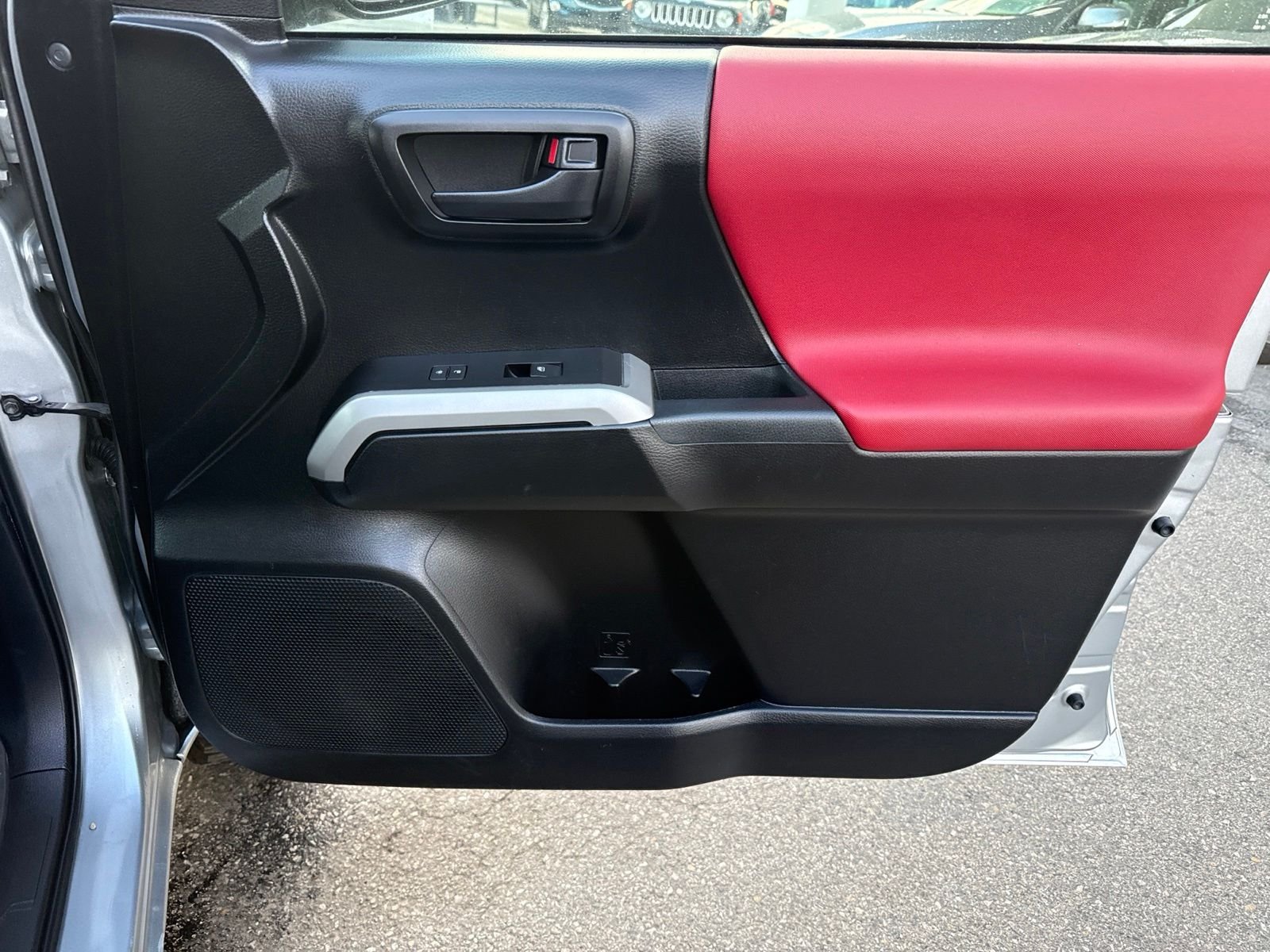 Used 2022 Silver Toyota SR5 image 12