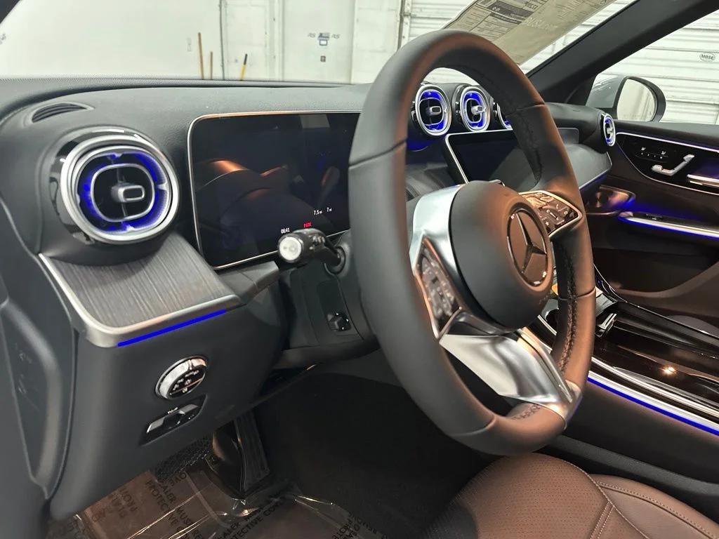 New 2027 White Mercedes-Benz GLC 300 image 13