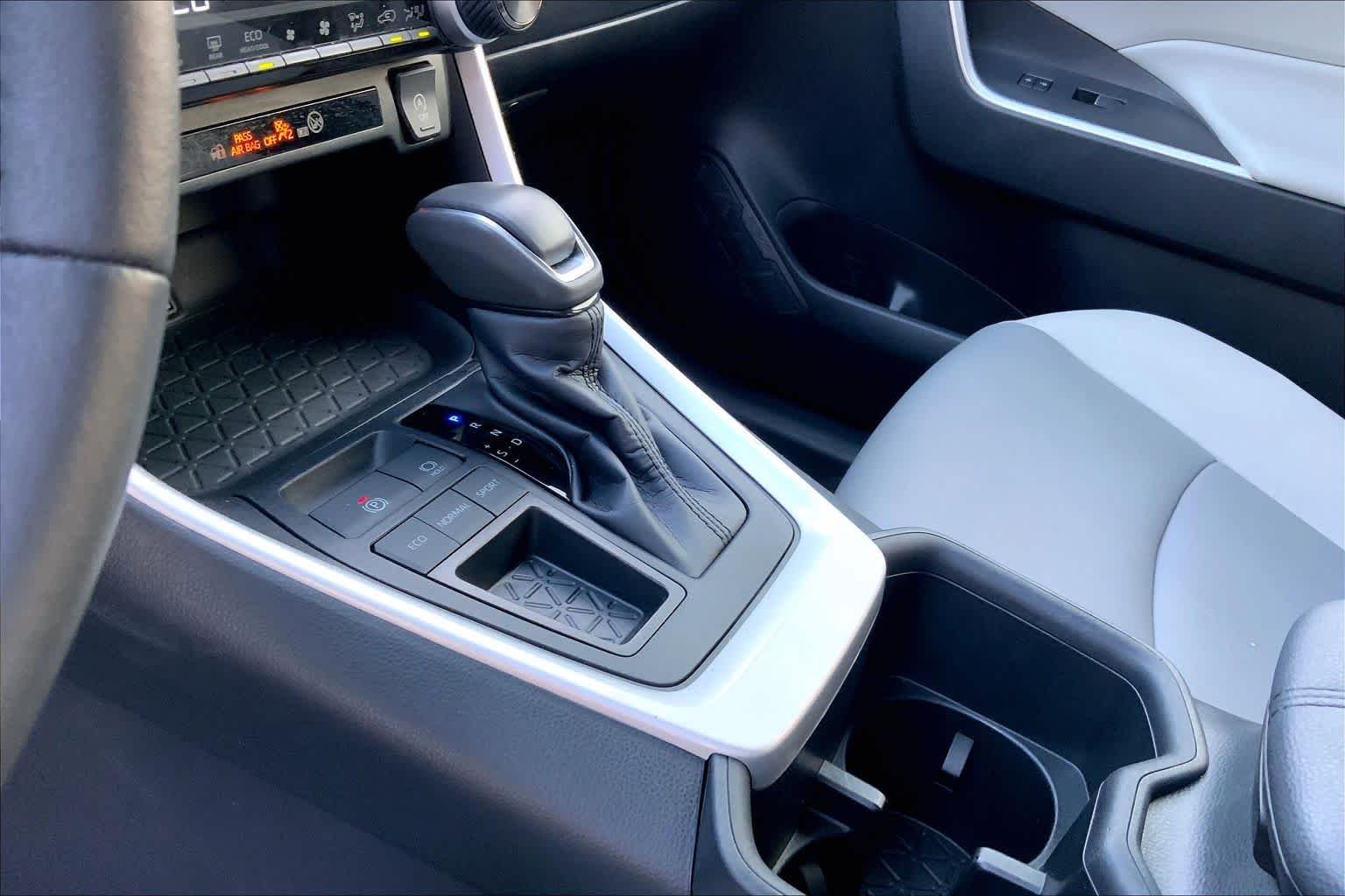 Used 2024 Silver Sky Metallic Toyota XLE Premium image 16
