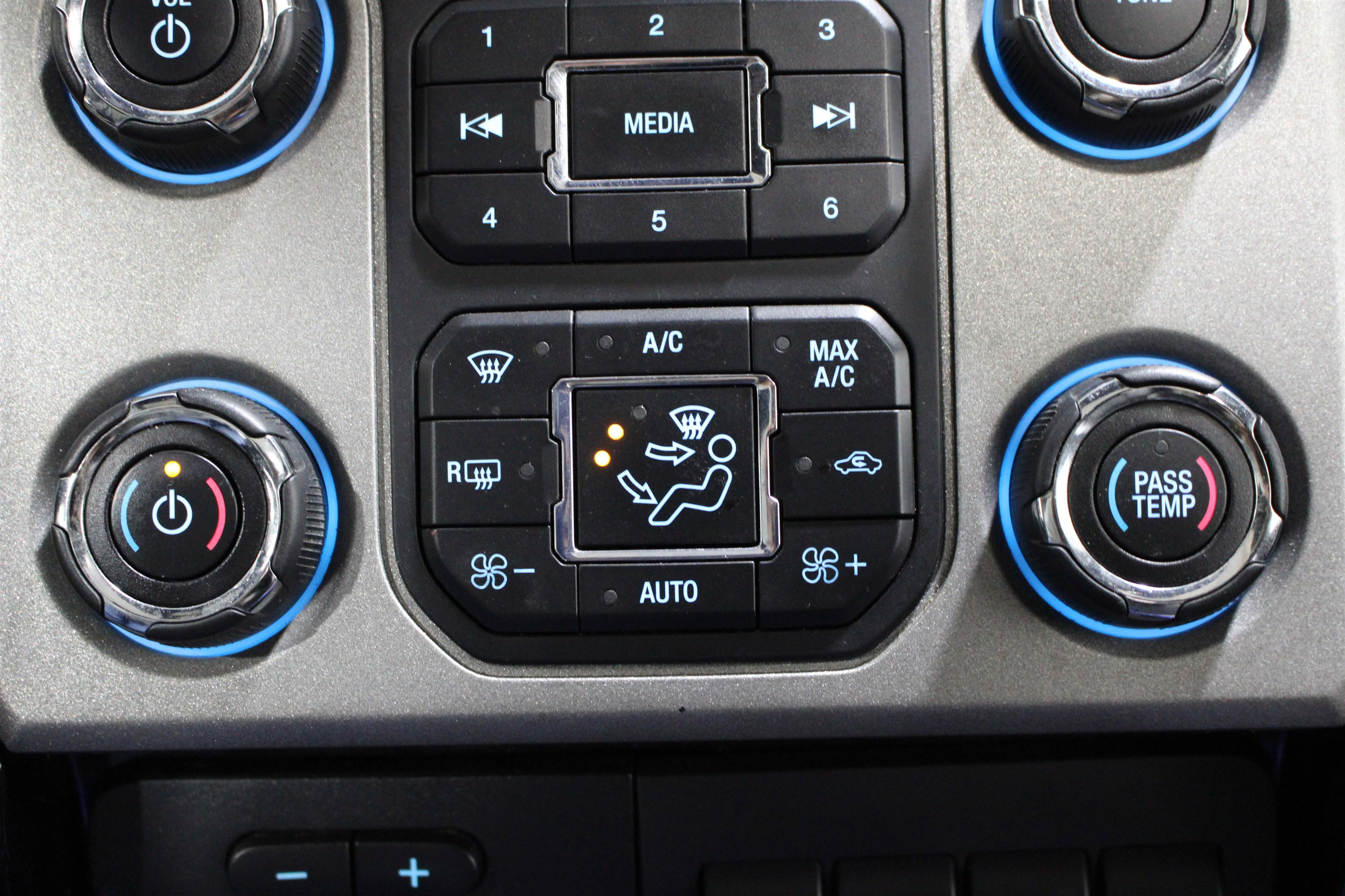 2016 Ford F-350 Super Duty Platinum - Photo 16