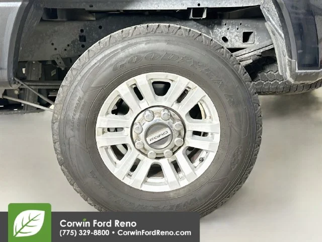 Used 2018 Shadow Black Ford XLT image 32