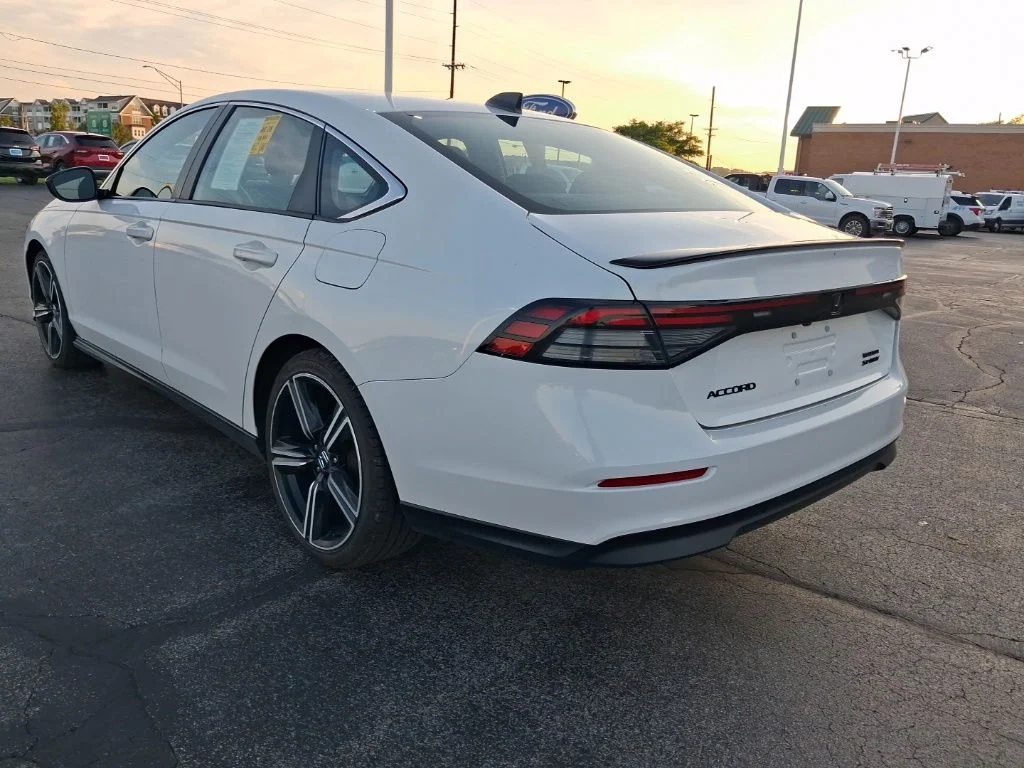 Used 2023  Honda Sport image 3