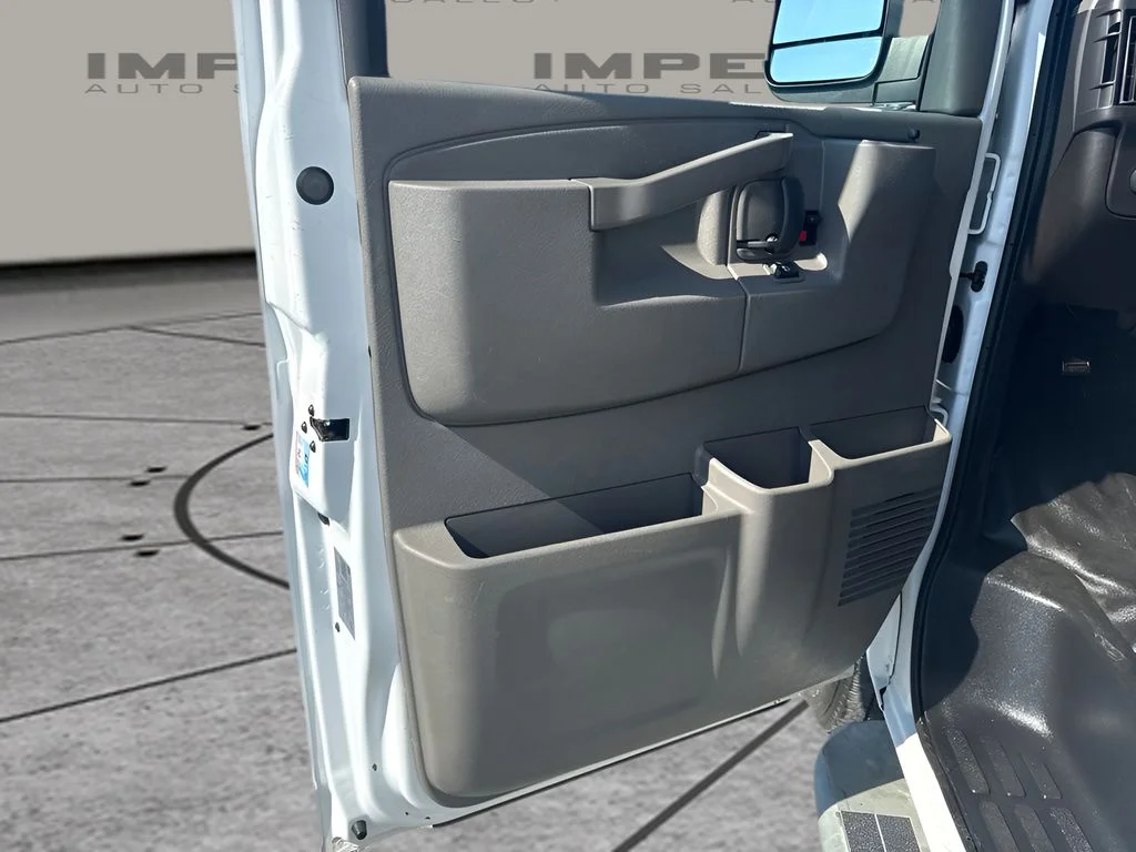 Used 2022 White GMC Work Van image 16