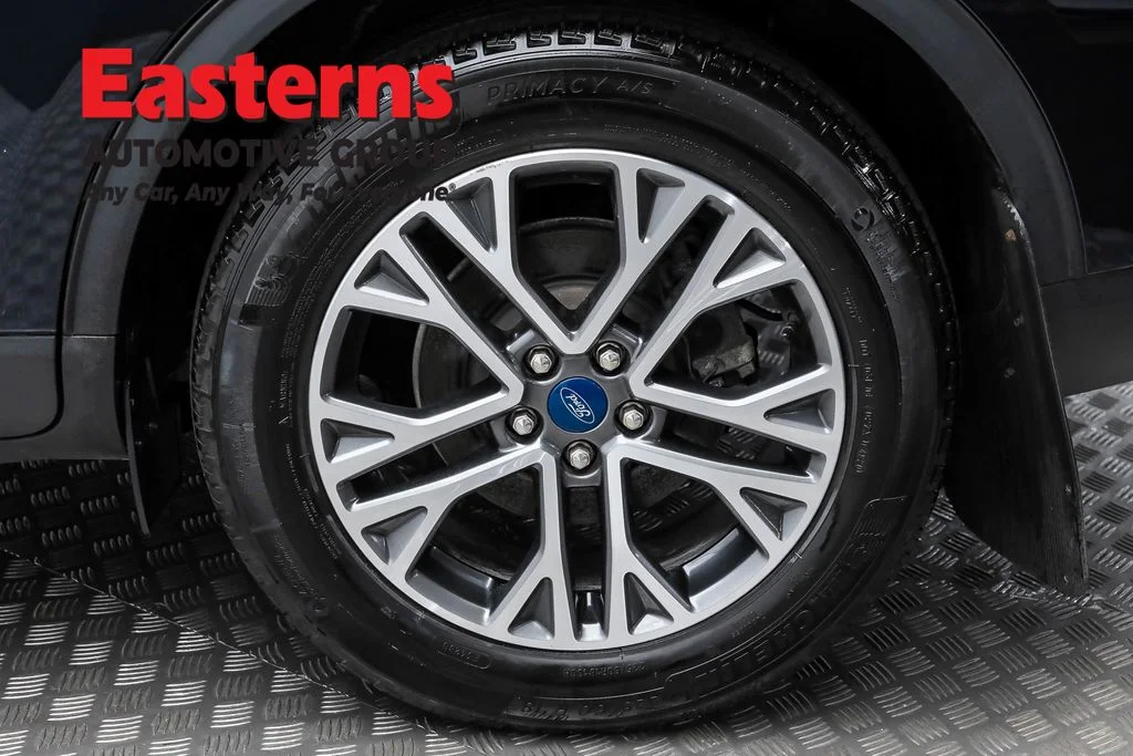 Used 2021 Blue Ford SEL image 8