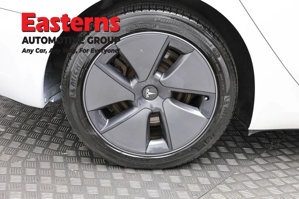Used 2023 White Tesla Base image 24
