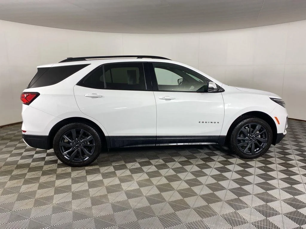Used 2022 Summit White Chevrolet RS image 8