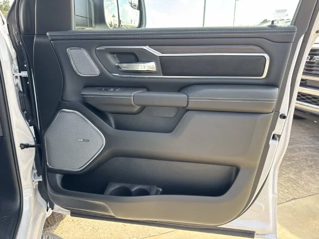 New 2026 Ivory White Tri-Coat Pearl-Coat Exterior Paint RAM Laramie image 38