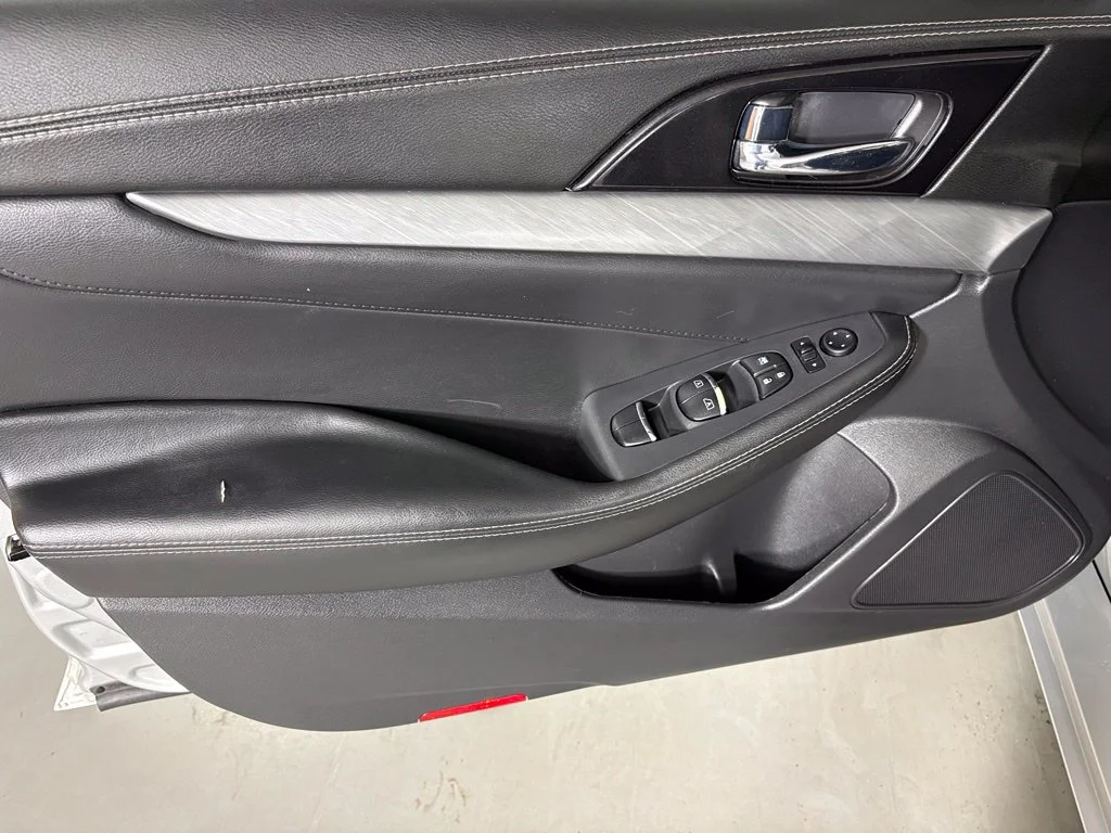 Used 2018 Silver Nissan 3.5 SL image 12