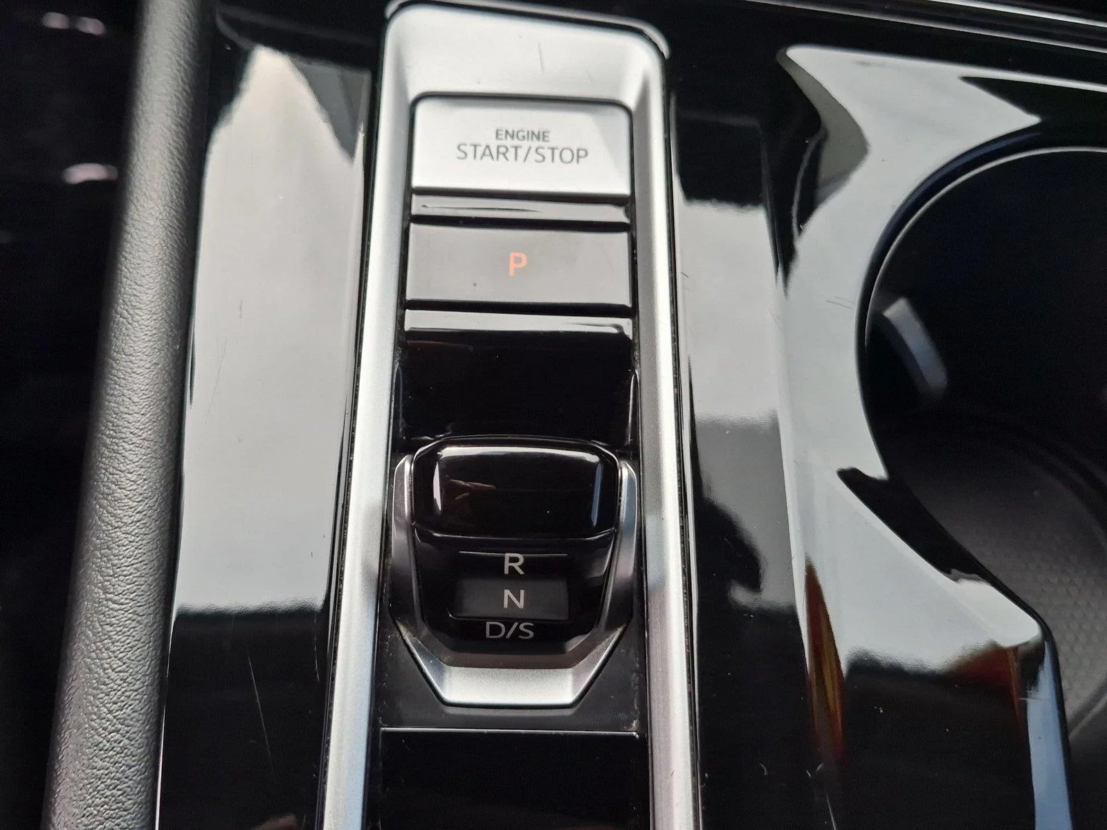 Used 2024  Volkswagen 2.0T SE w/Technology image 26