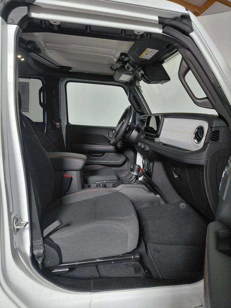 Certified Used 2025 White/off-white Jeep Sahara image 16