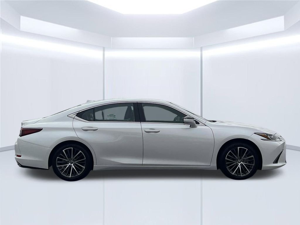 Used 2023 White Lexus 350 image 27