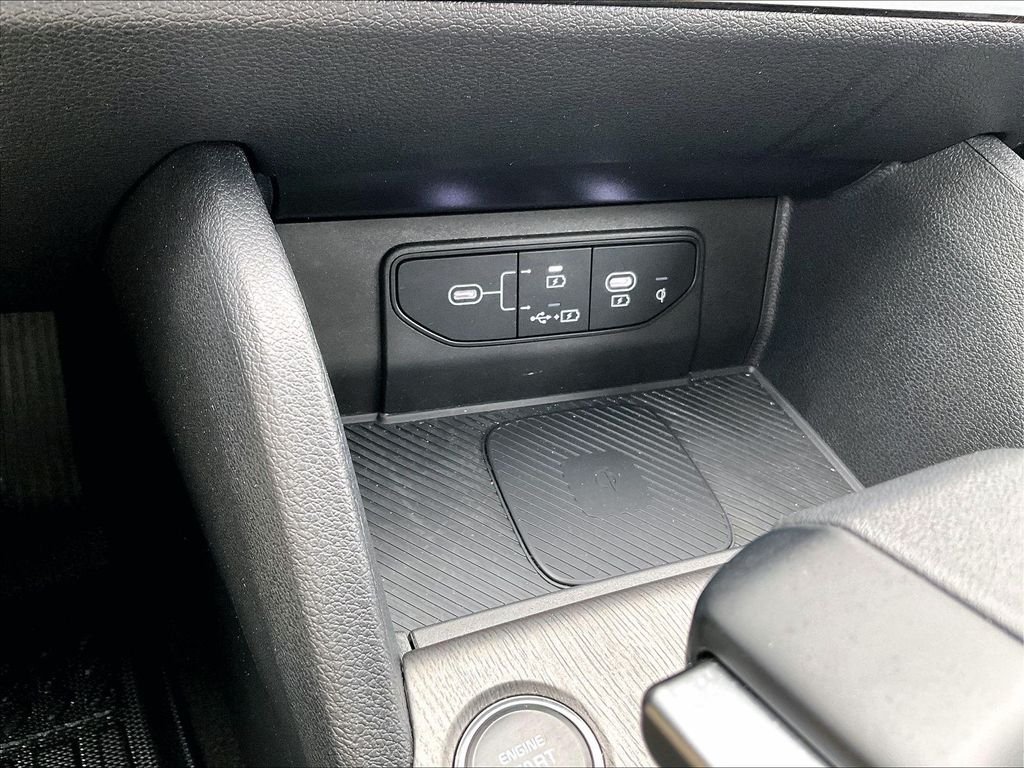 Used 2026 Black Kia X-Line image 27