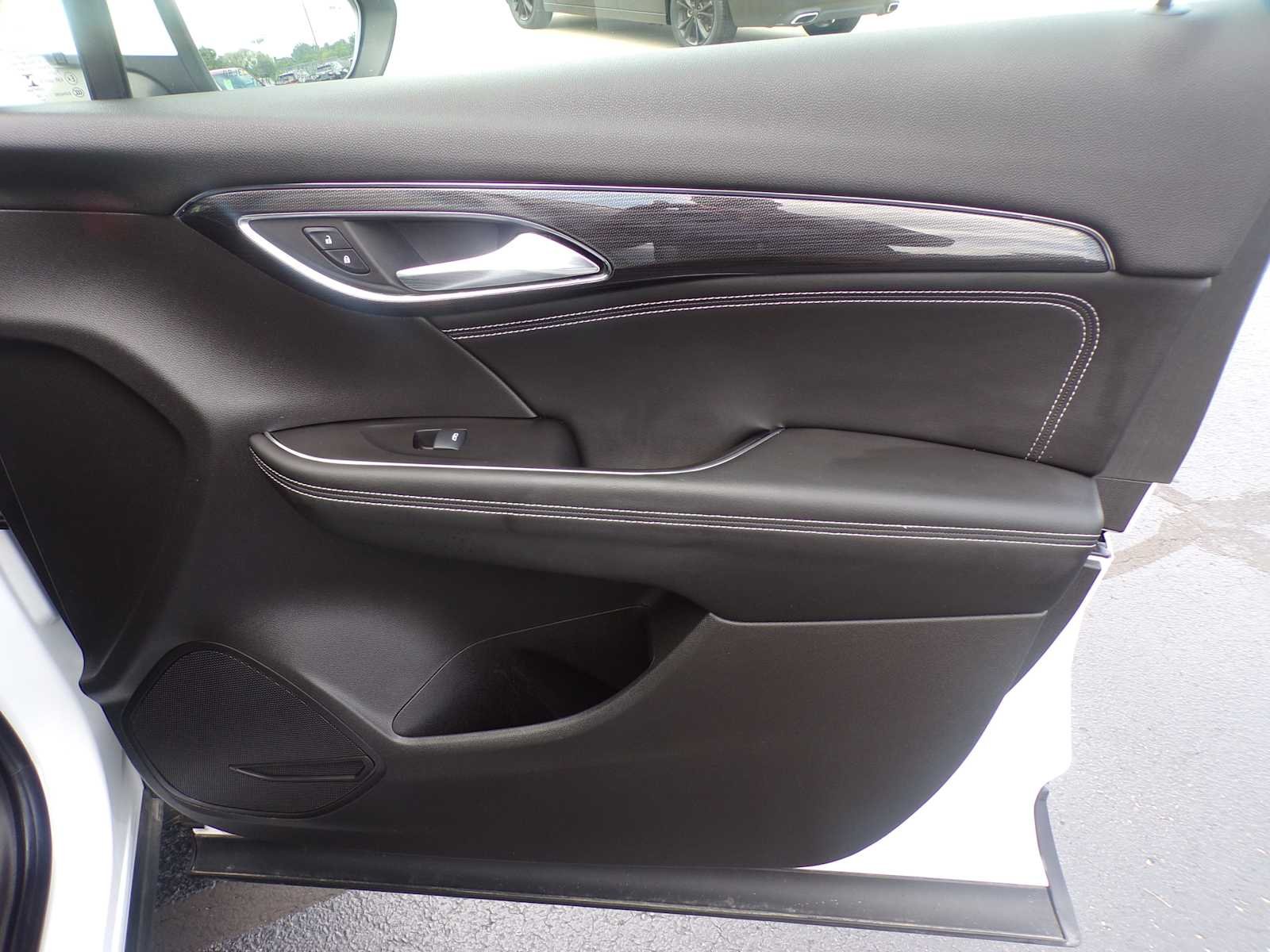 Used 2022 Summit White Buick Preferred image 17