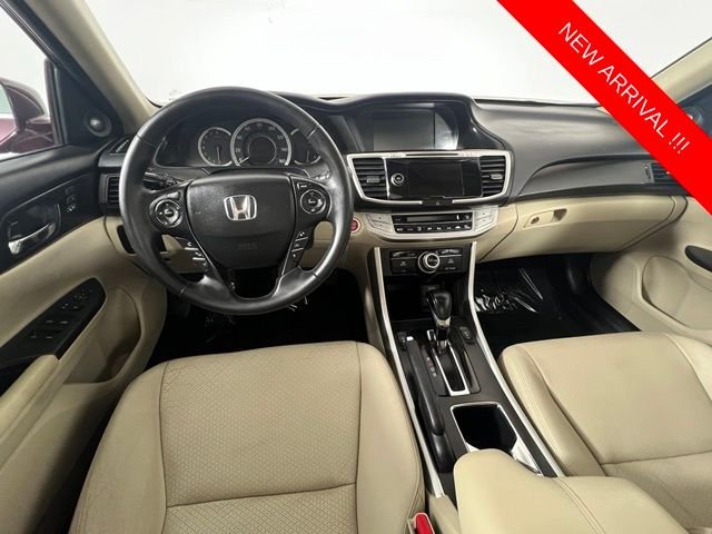 Used 2014 Basque Red Pearl II Honda Touring image 11
