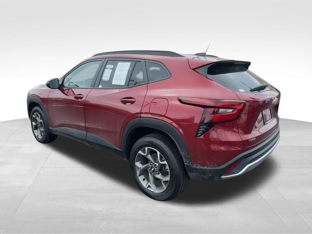 2025 Chevrolet Trax LT - Photo 6