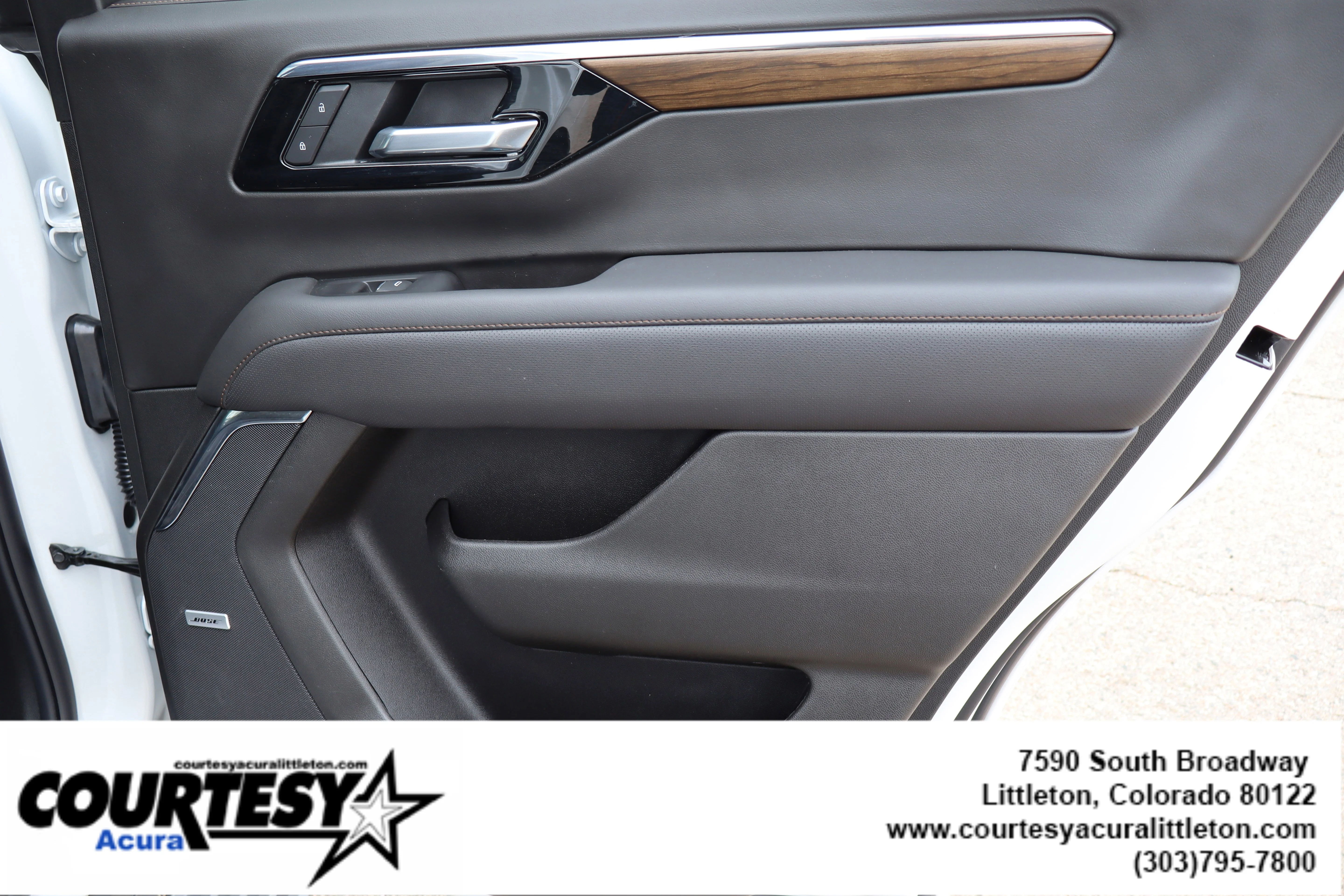 Used 2025 Iridescent Pearl Tricoat Chevrolet High Country image 38
