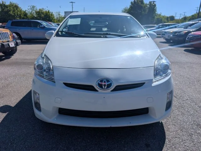 Used 2010 White Toyota  image 2