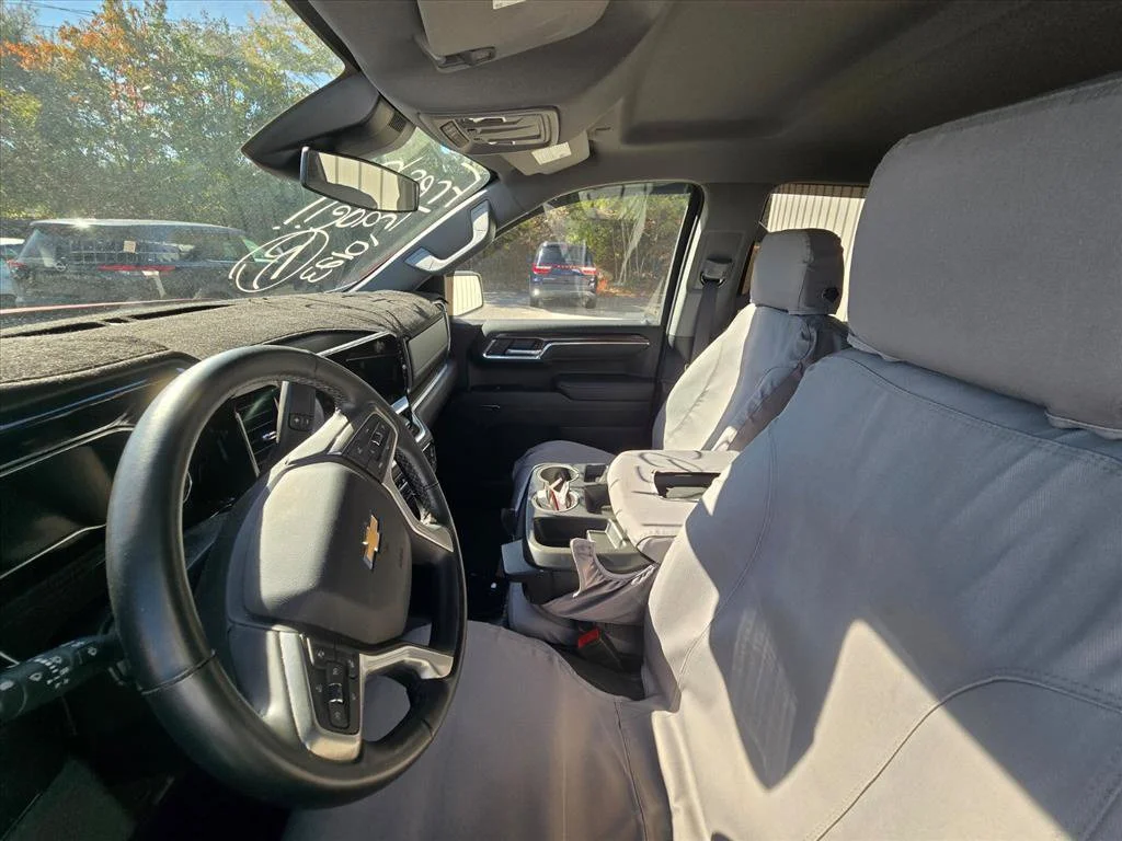 Used 2023 Red Chevrolet LT image 4
