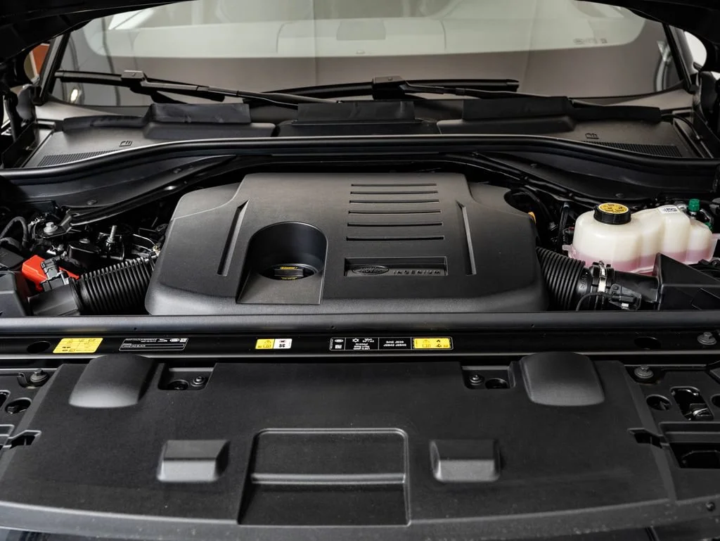 New 2026 Santorini Black Land Rover SE image 44