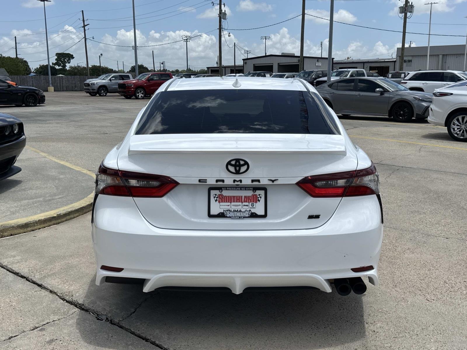 Used 2023 Ice Cap Toyota SE Nightshade image 6