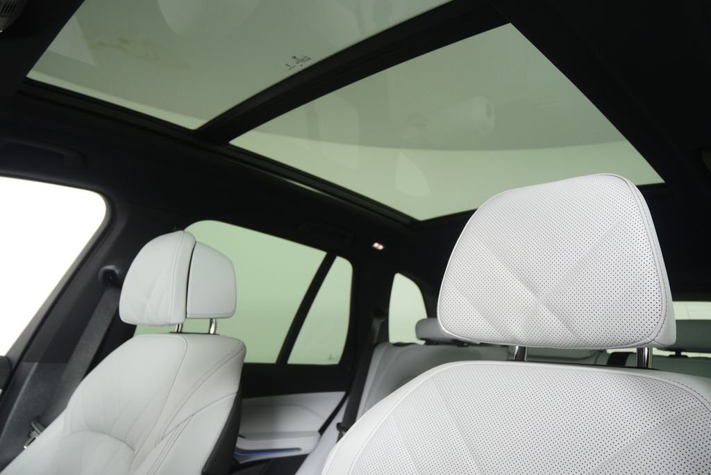 New 2026 Alpine White BMW xDrive50e image 11