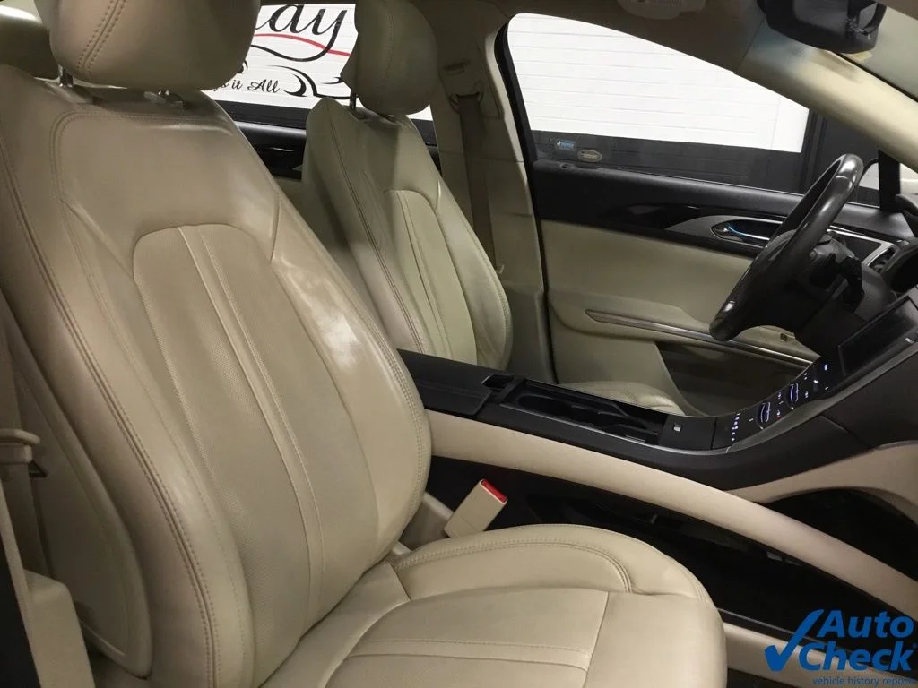 Used 2015 Silver Lincoln Base image 36