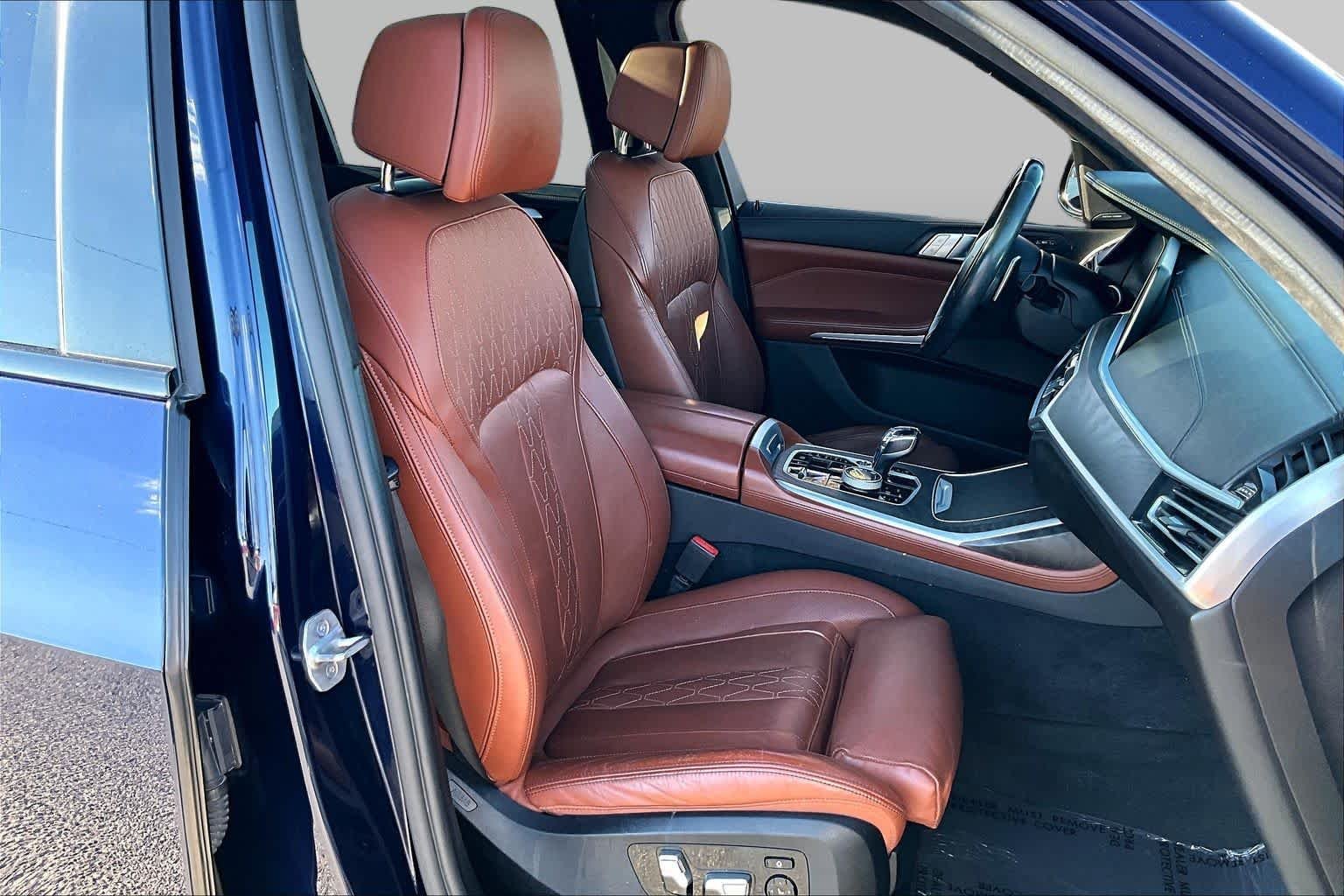 Used 2021 Tanzanite Blue II Metallic BMW xDrive40i image 8