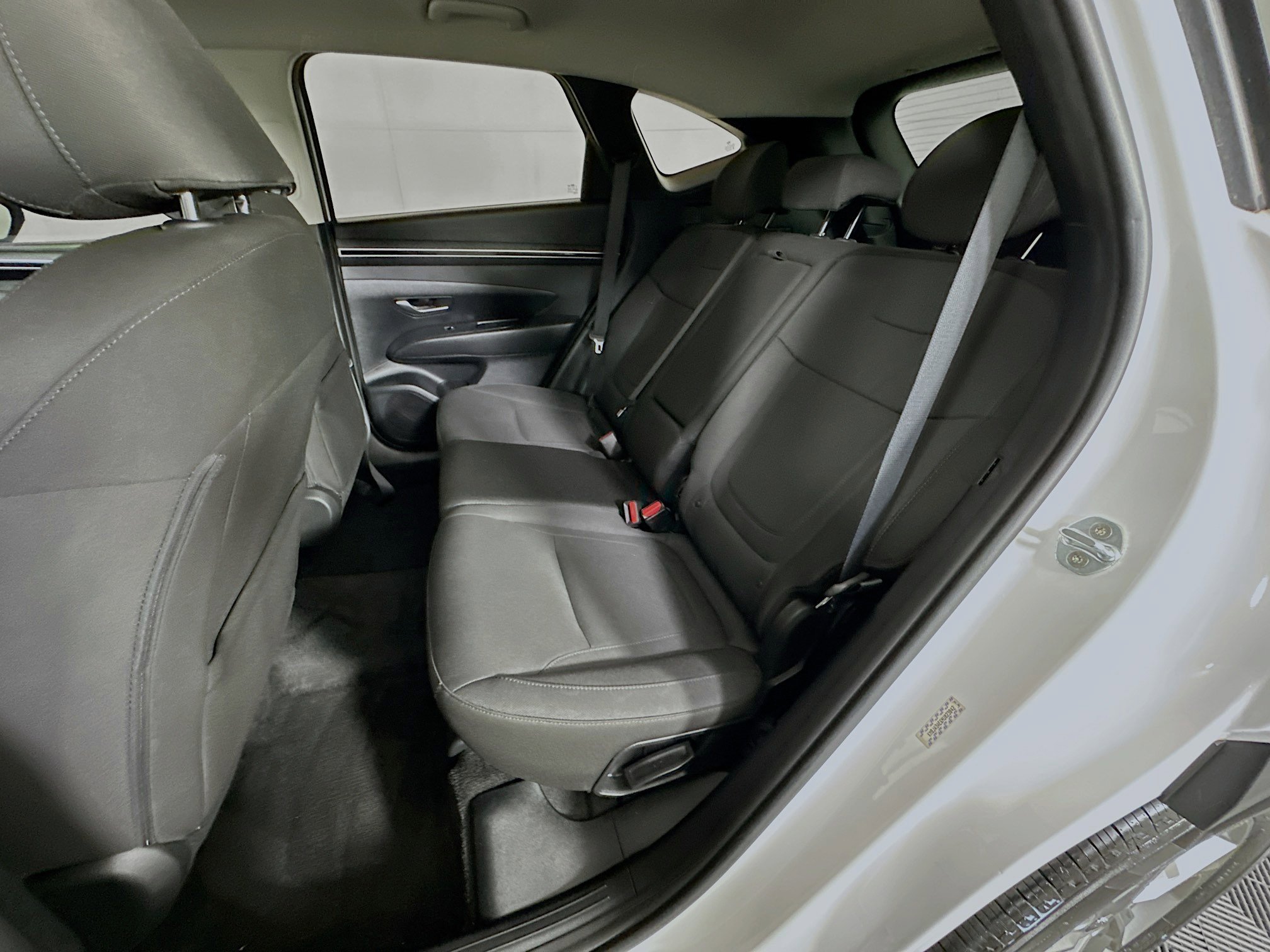 Used 2022 Quartz White Hyundai SE image 25