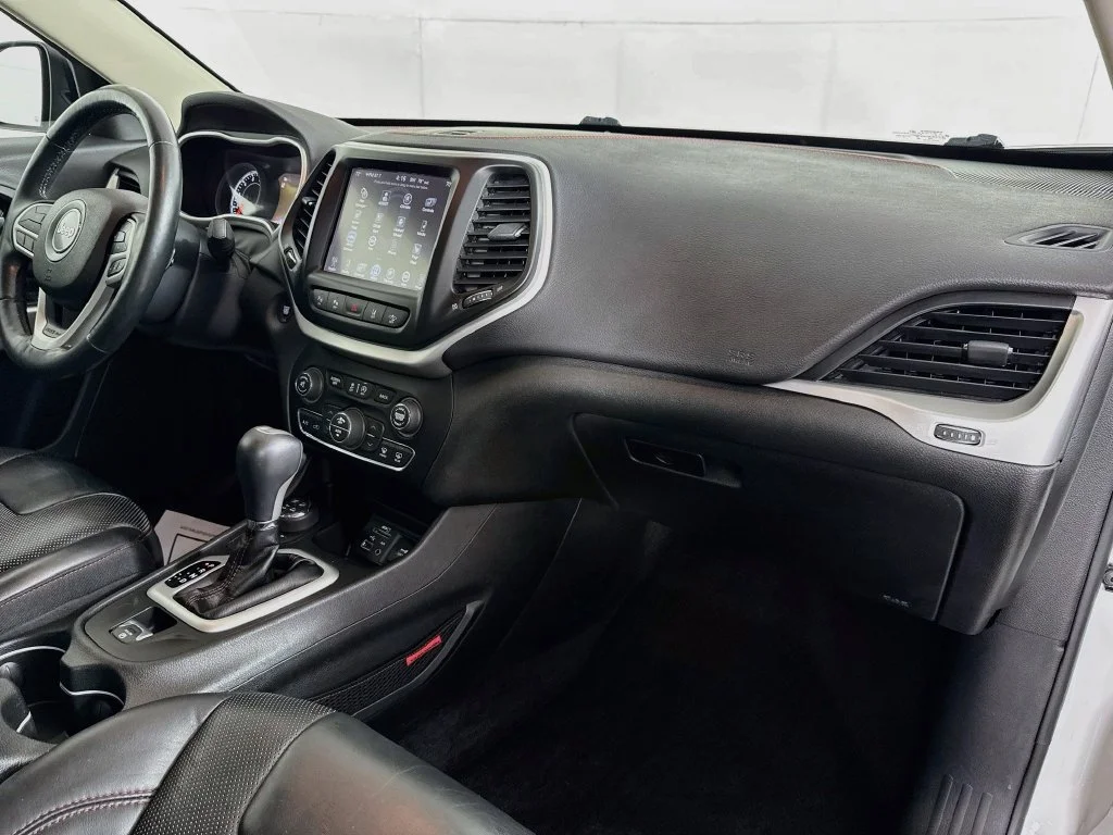 Used 2018 White Jeep Trailhawk image 36