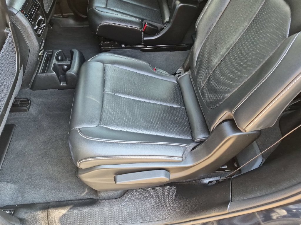 Used 2023 Black Jeep Limited image 23