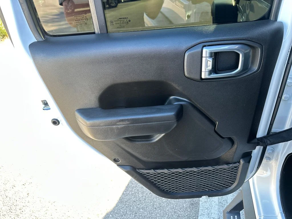 Used 2022 White Jeep Unlimited Rubicon 4xe image 34