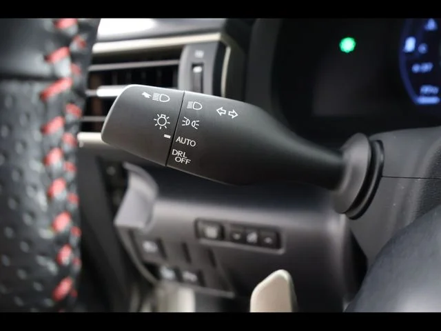 Used 2018 Silver Lexus 300 image 27