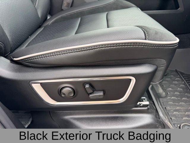 New 2026 Ivory White Tri-Coat Pearl-Coat Exterior Paint RAM Laramie image 26