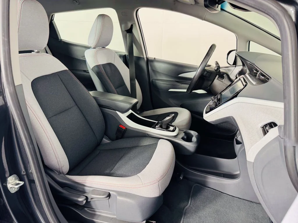 Used 2021 Gray Chevrolet LT image 27