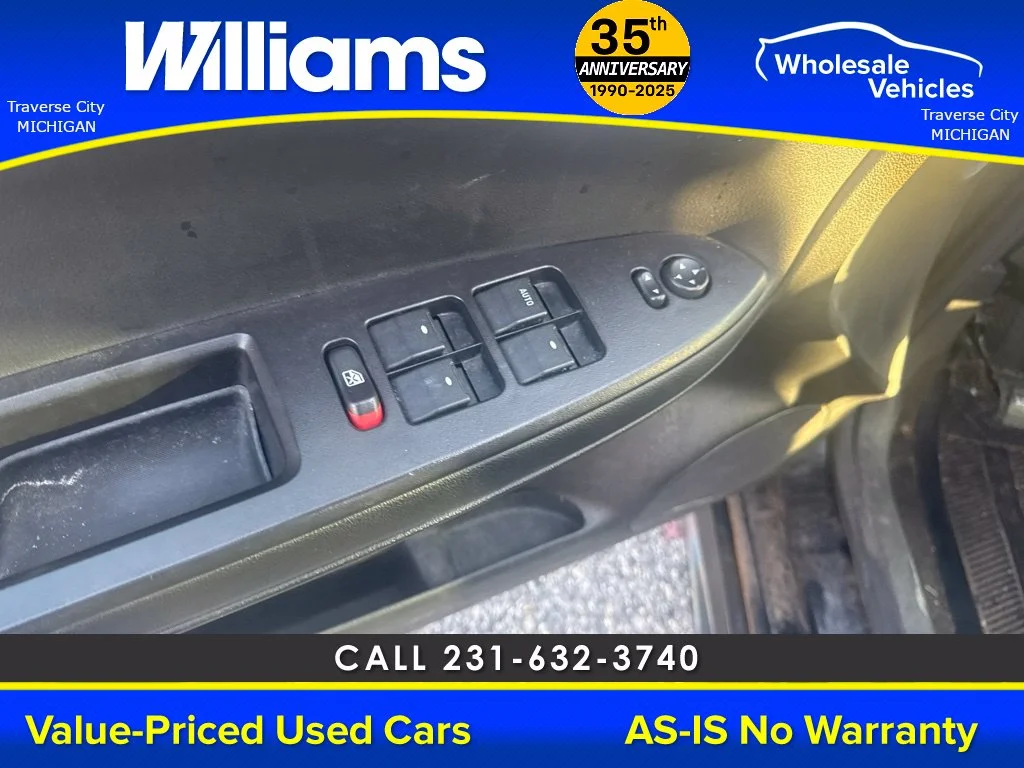 Used 2009 Black Chevrolet LT image 28