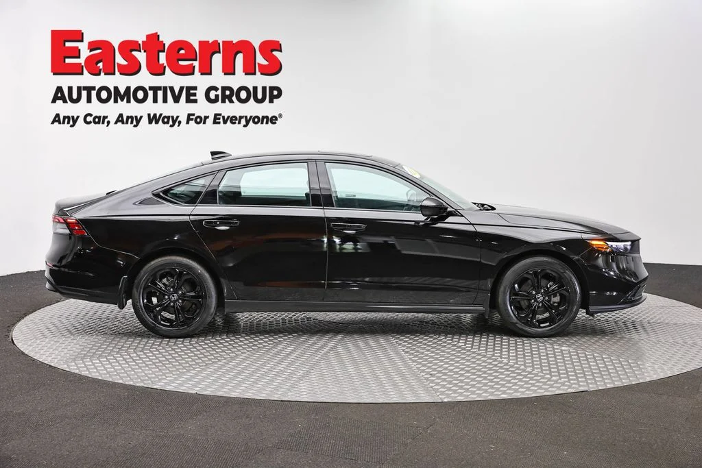 Used 2025 Black Honda SE image 4