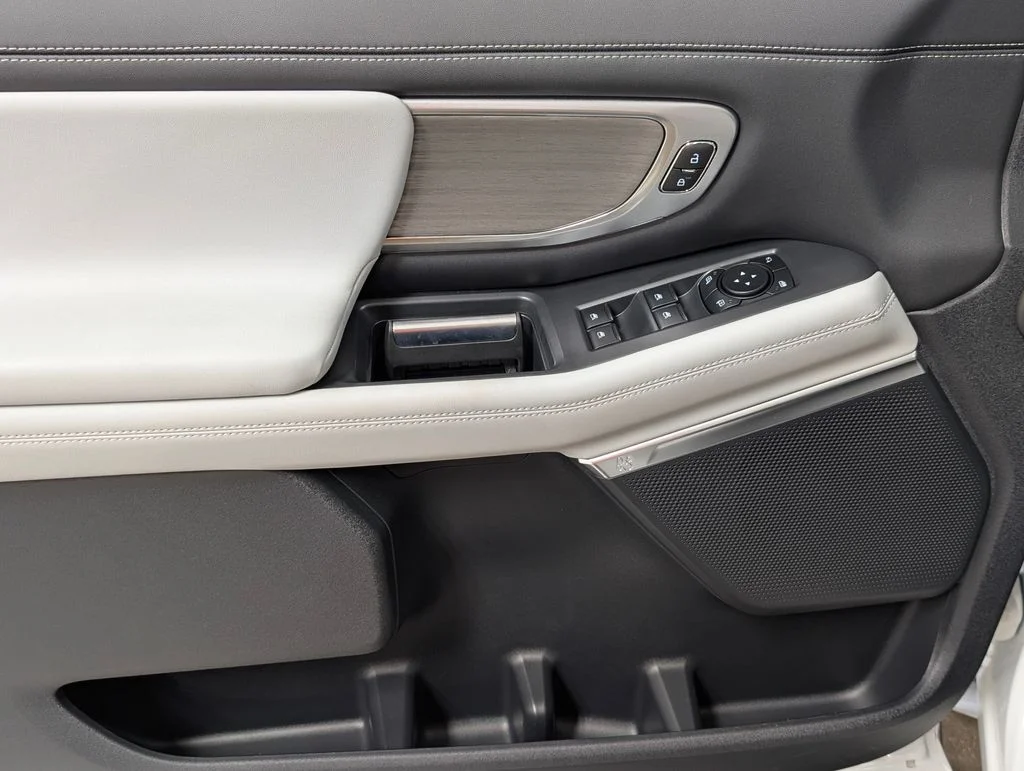 New 2027 Star White Metallic Tri-Coat Ford MAX Platinum image 12