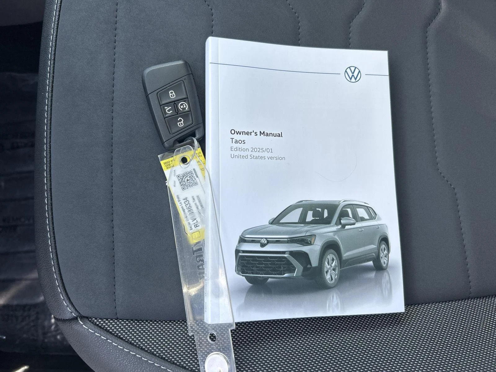 Certified Used 2025 GRAY Volkswagen SE Black image 19