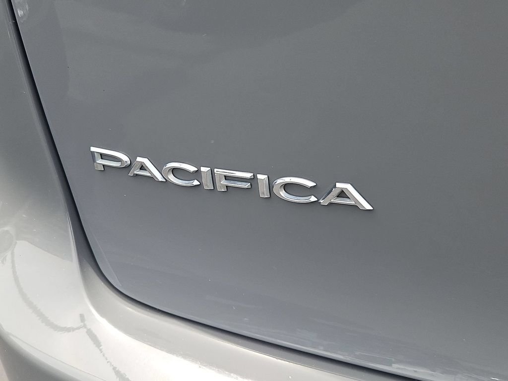 Used 2023 Ceramic Gray Clearcoat Chrysler Touring L image 26