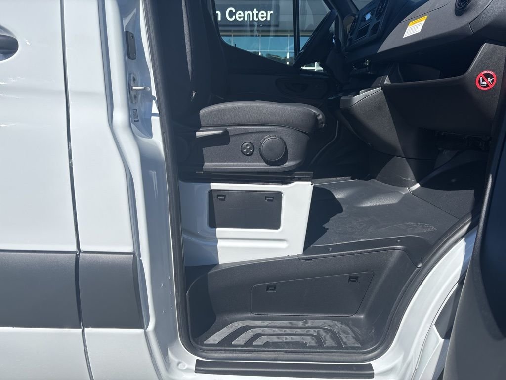 New 2026 Arctic White Mercedes-Benz Cargo 170 WB image 25