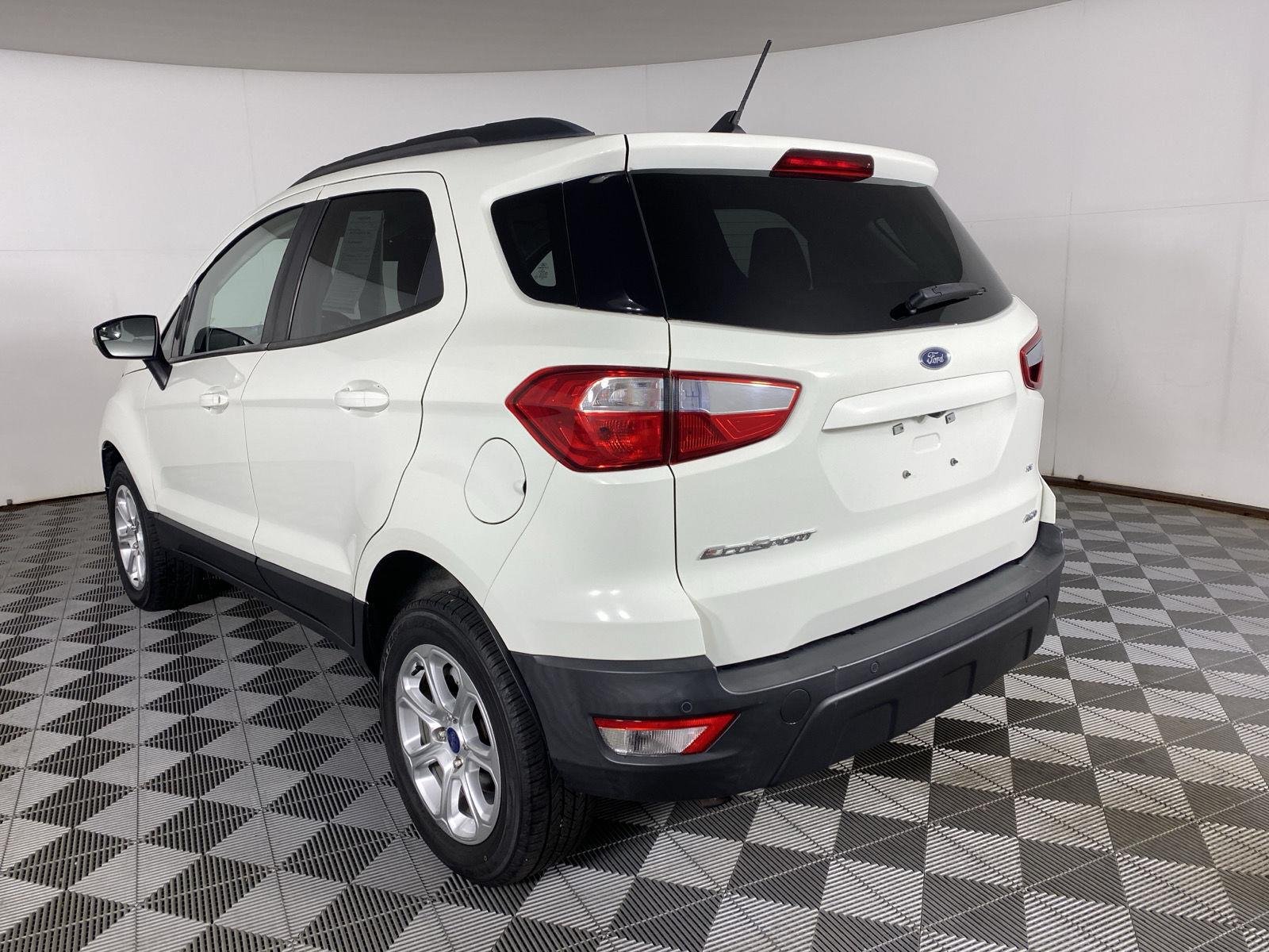 Used 2019 Diamond White Ford SE image 9