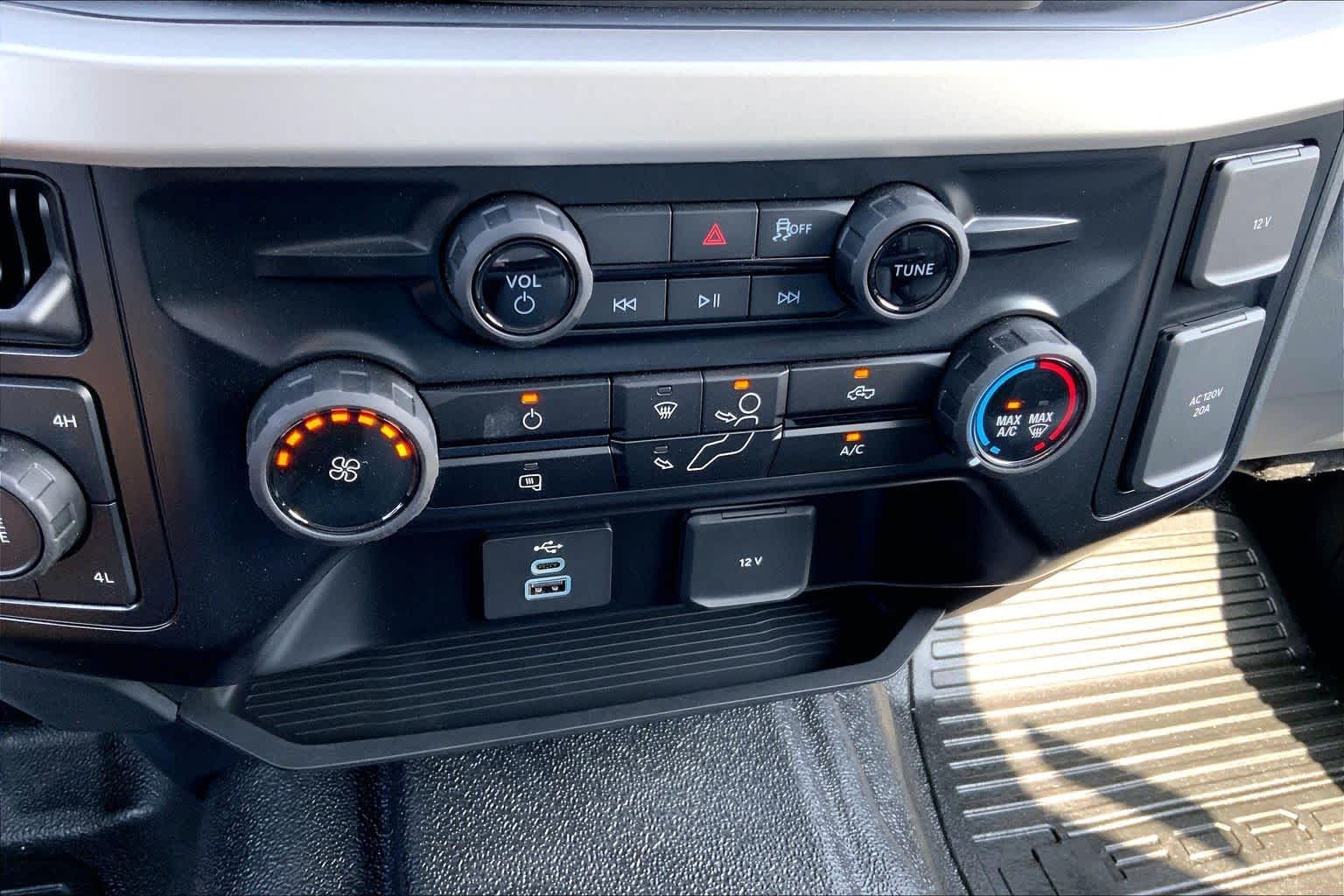 New 2026 Oxford White Ford F-550® XL image 15
